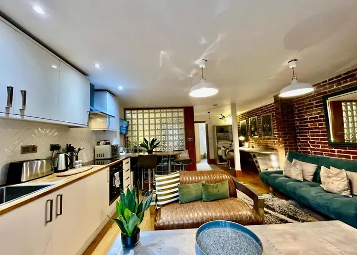 By The Beach Large Central Stylish Studio For 4 Guests