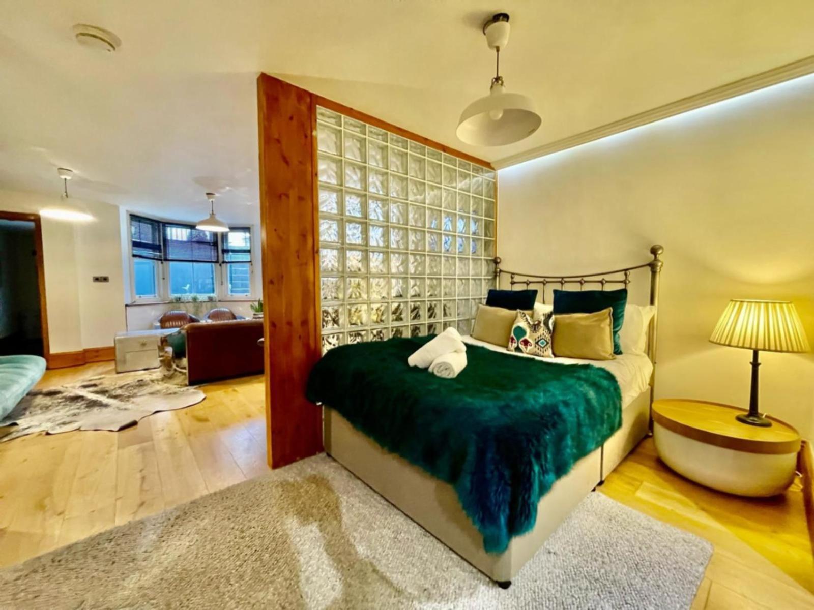 Apartment By The Large Stylish For 4 Guests Brighton