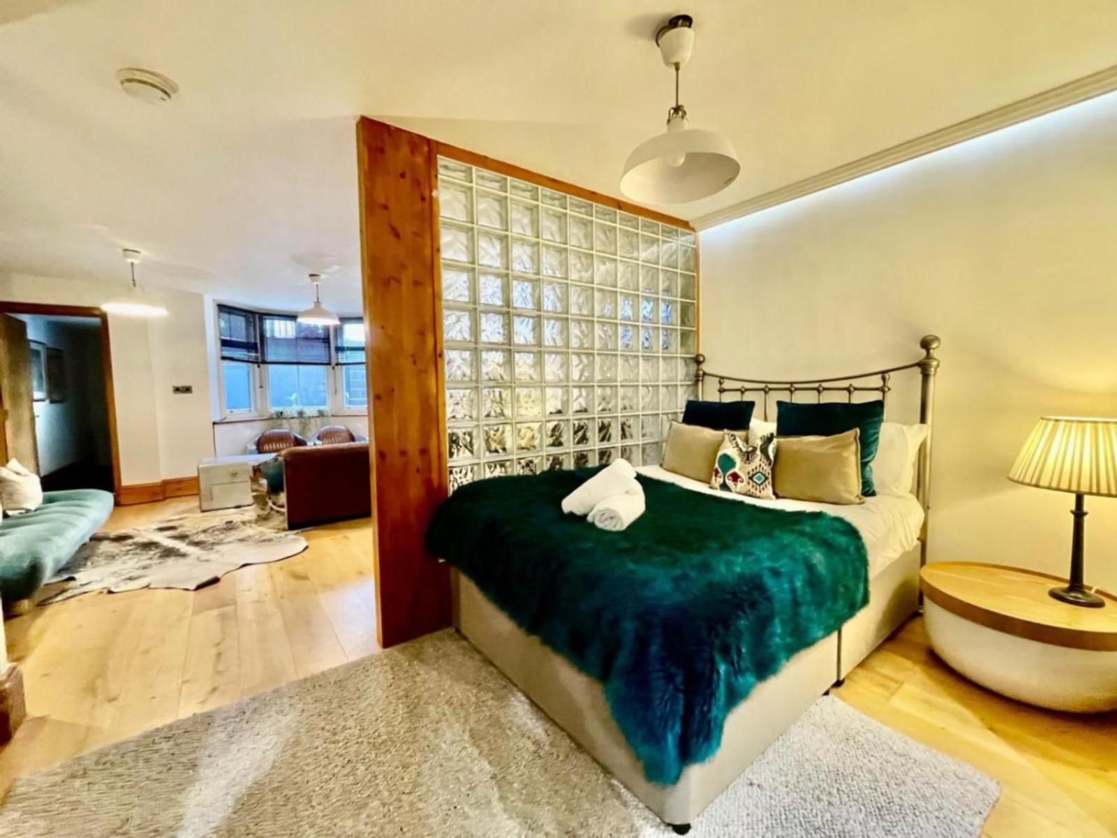 By The Large Stylish For 4 Guests Brighton