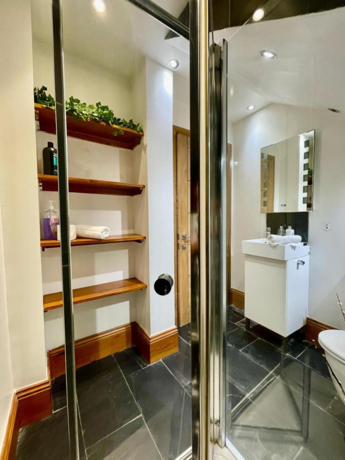 By The Large Stylish For 4 Guests * Brighton