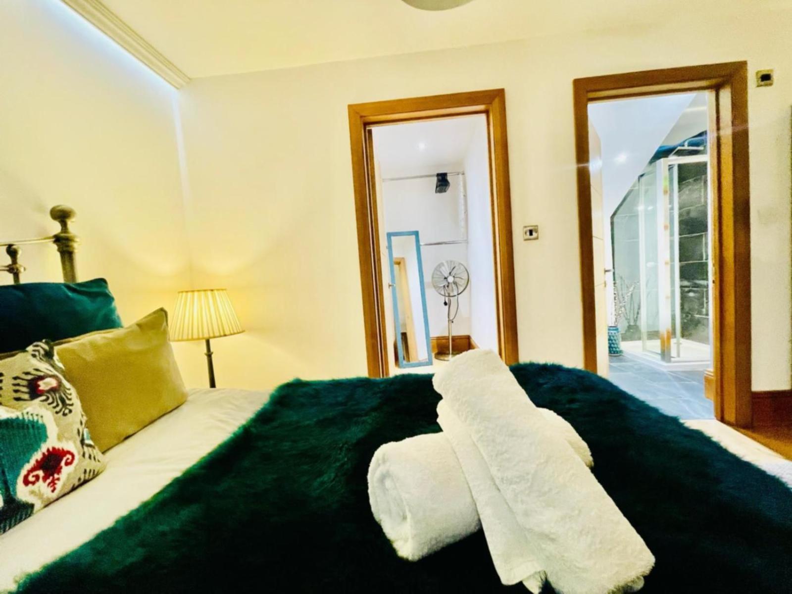 By The Large Stylish For 4 Guests Apartment Brighton